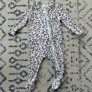 🎁5/$15🎁  Angel Dear Pink and White Footies One Piece with Full-Length Zipper